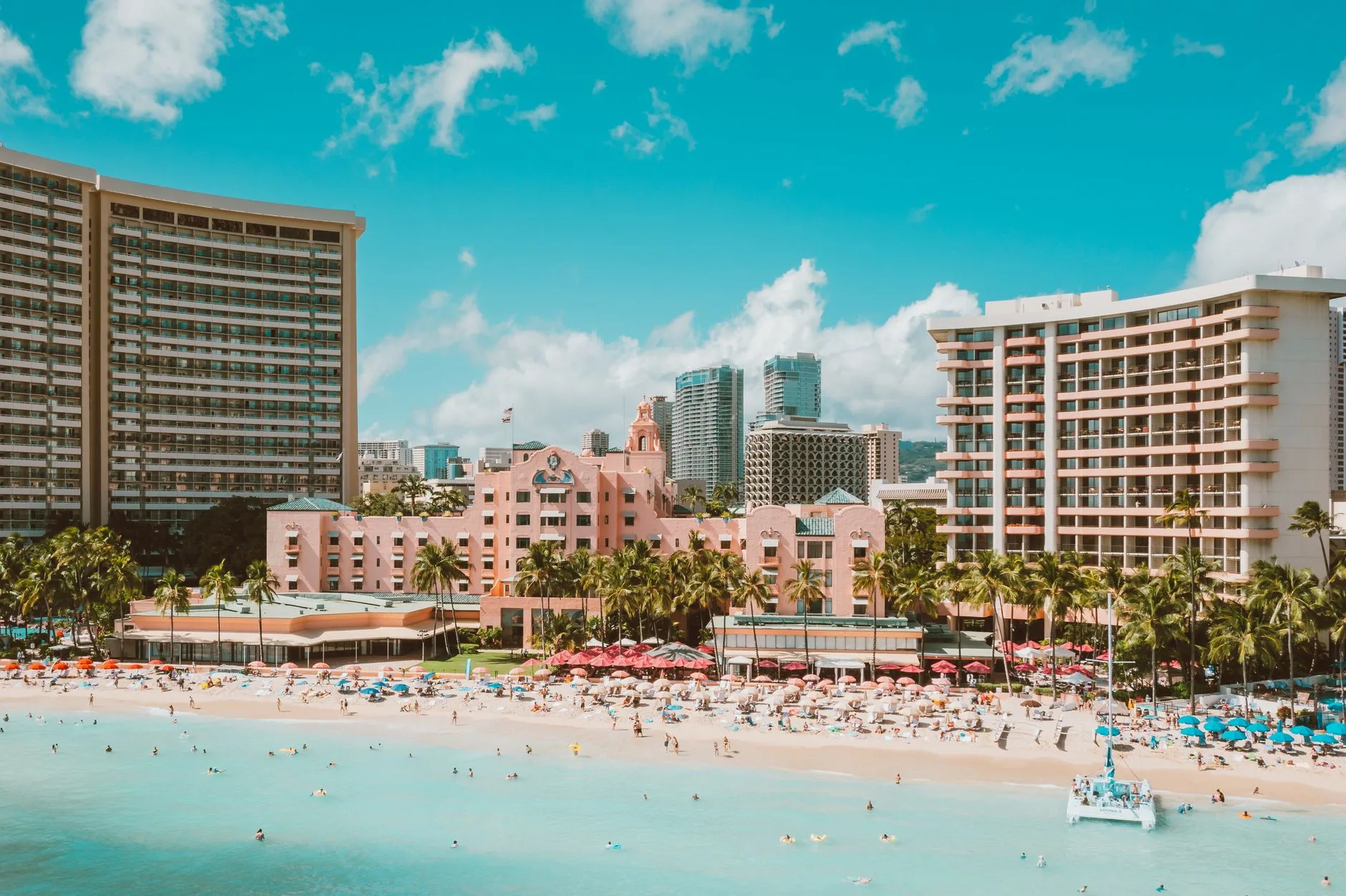 ️ Le front de mer Waikiki Beach : la quintessence du rêve hawaiien