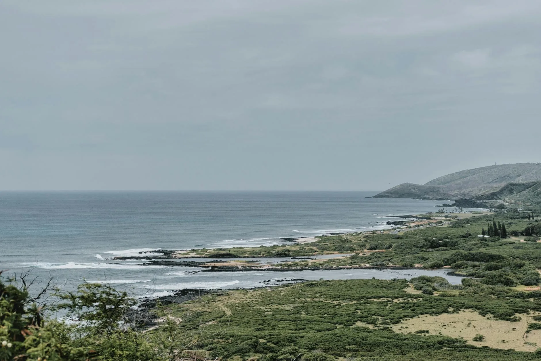 La côte est de Molokaï : nature, étangs à poissons et villages hawaiiens